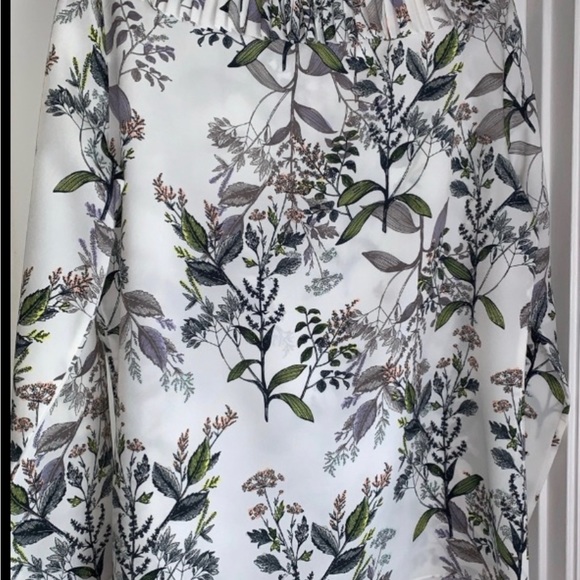 NWOT, Beautiful Banana Republic Top, Size Large, - Picture 5 of 6